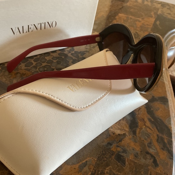 VALENTINO CAT EYE RED/BLACK WOMAN SUNGLASSES WITH CASE - Picture 8 of 16